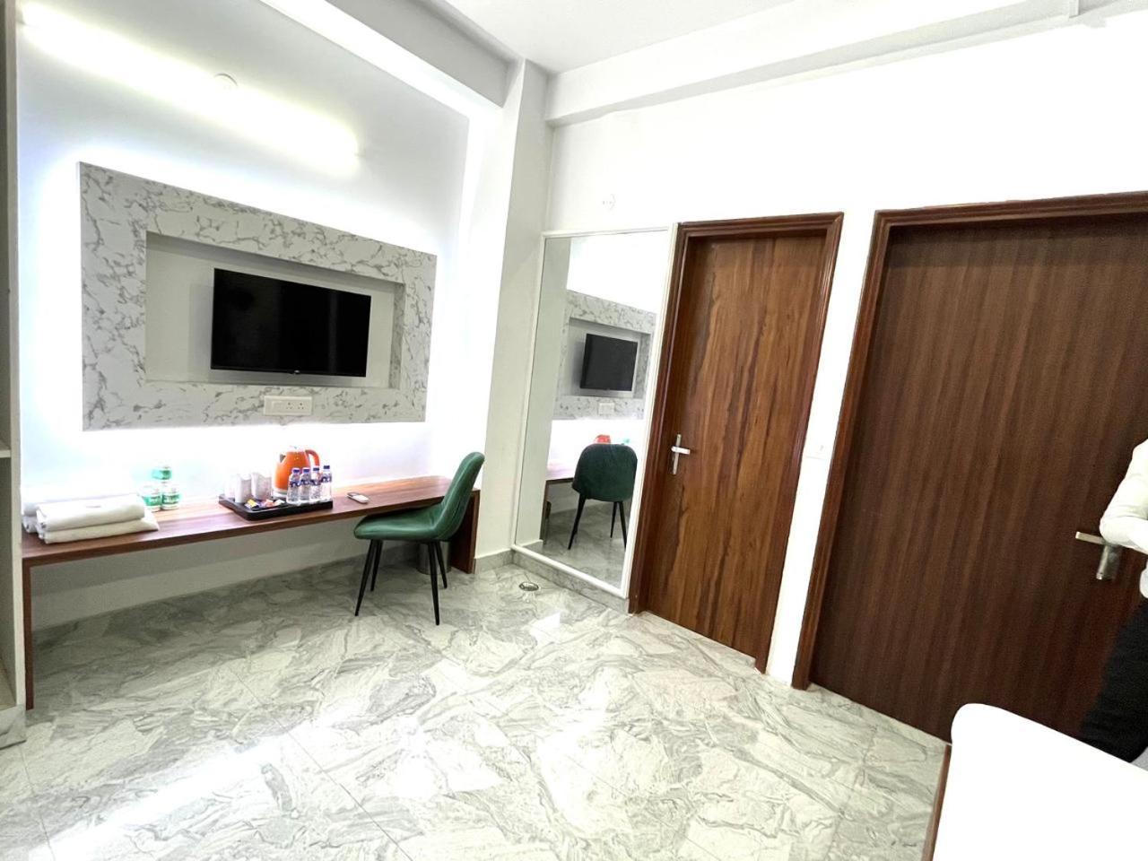 Hotel S B Inn - Near New Delhi Railway Station Paharganj Exterior photo